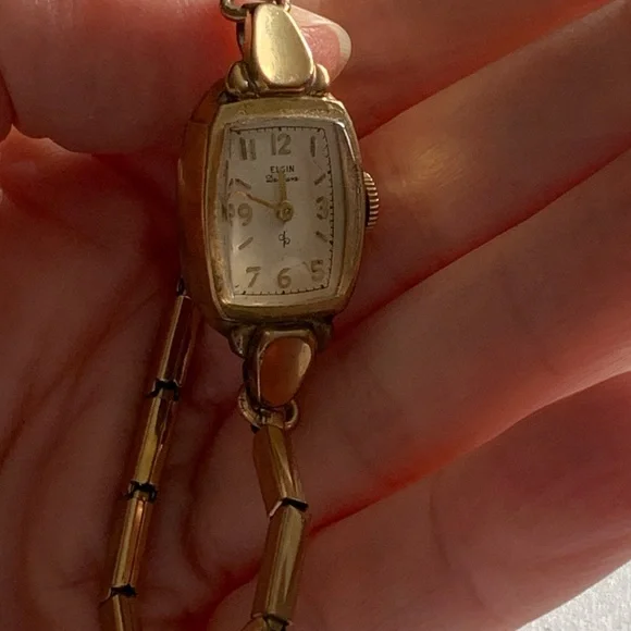10K gold filled Elgin watch. Size 6.5 stretch bracelet. Vintage. 1950’s.